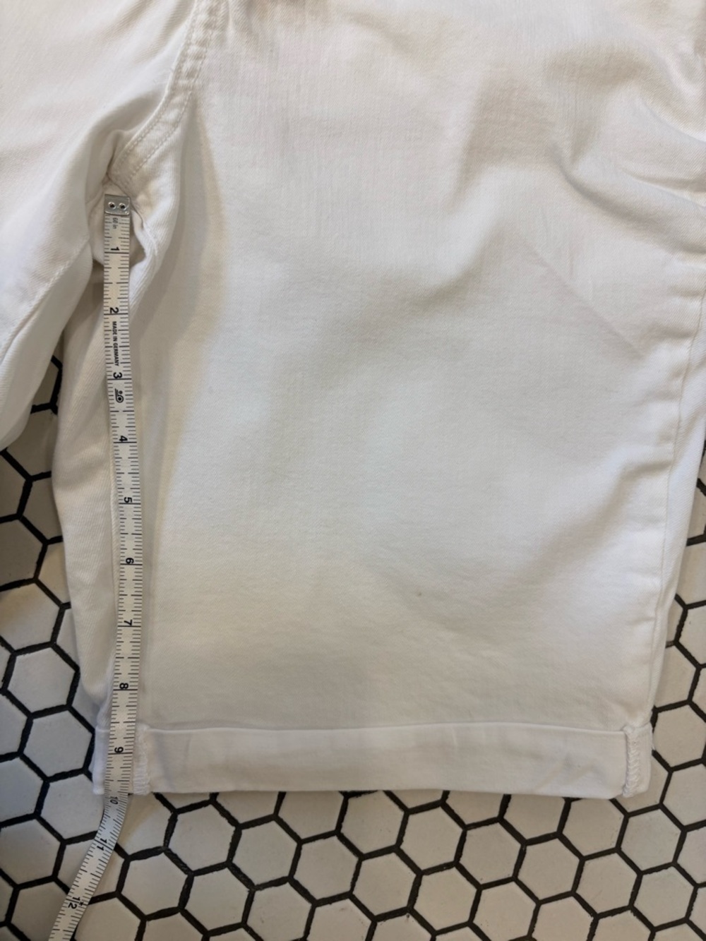 NYDJ White Brielle Denim Shorts. Longer leg. Size 12 - Picture 11 of 12